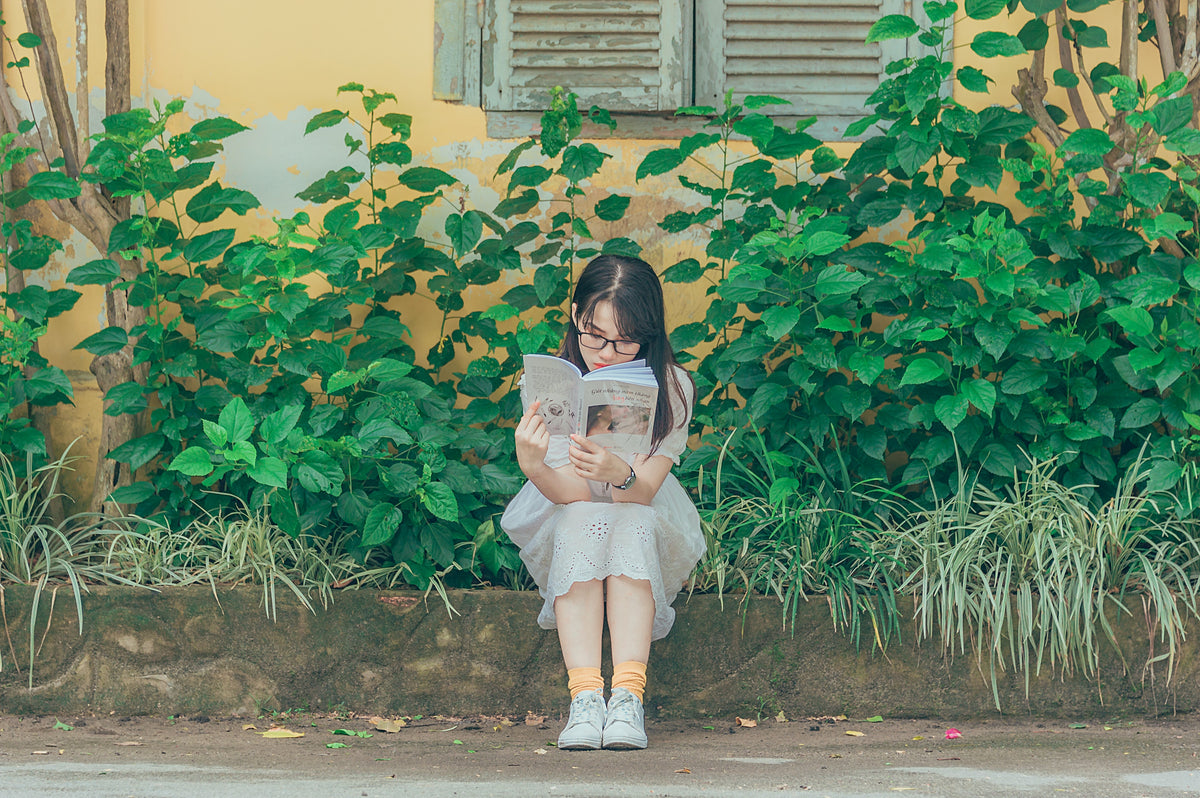 CHILDREN READ IN SPANISH AND GET NO ANSWERS.  AND THAT IS THE POINT.
